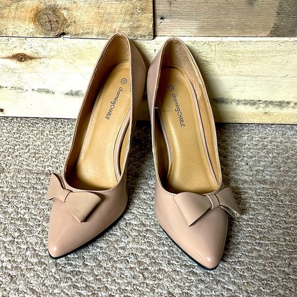 Charming Charlie size 10 4” tan heel with bow detail - Picture 1 of 7